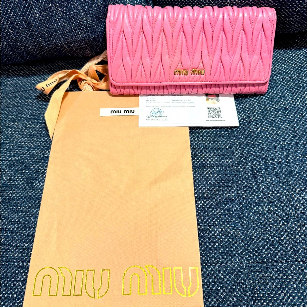 MIU MIU AUTHENTIC PINK QUILTED LEATHER LONG WALLET. EUC.INCLUDES COA&SHOPPER .